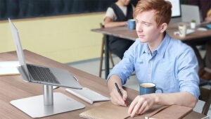 tự làm giá đỡ laptop